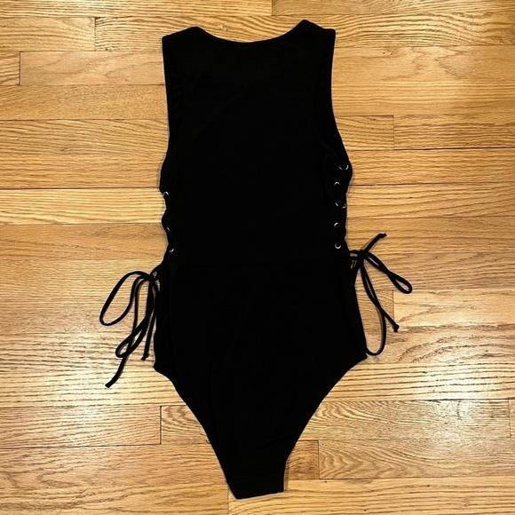 Black bodysuit with tie detailing. Design Lab size M - Picture 5 of 5